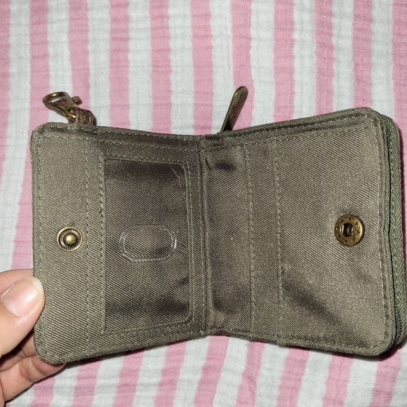 Thirty-One clip and zip wallet - Picture 4 of 10